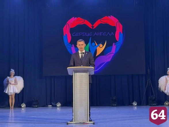 В Энгельсе на сцене фестиваля показали истории о силе духа