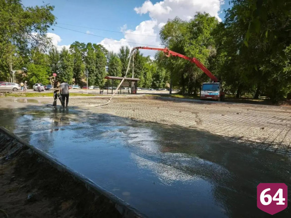 В Энгельсе у горпляжа обустроили бесплатную парковку